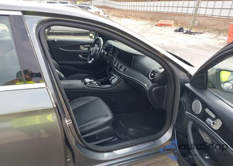 2017 Mercedes-Benz E 300 из США, поврежденный, VIN WDDZF4JB9HA114555